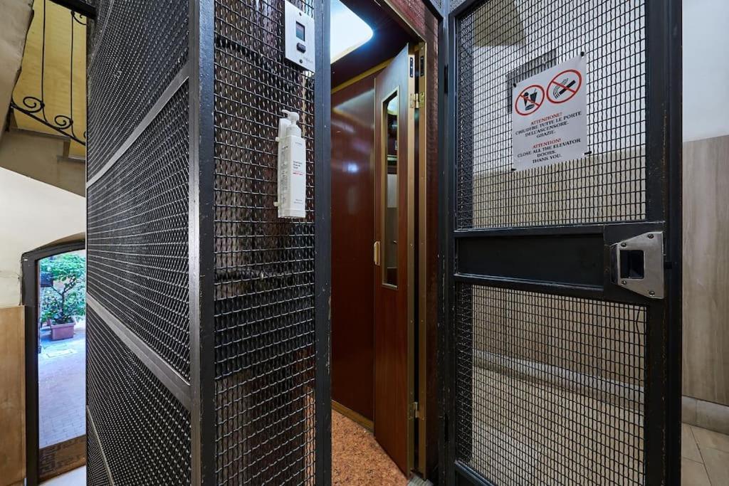 Irex - Cavour Private Apartment Рим Екстериор снимка